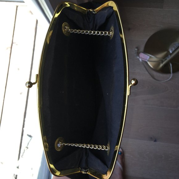 vintage black handbag with gold chain - no labels - Picture 4 of 4